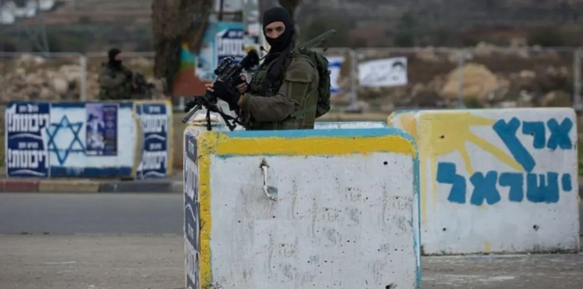 الجيش الإسرائيلي يقتل فلسطينيًا اقتحم محطة حافلات في الضفة