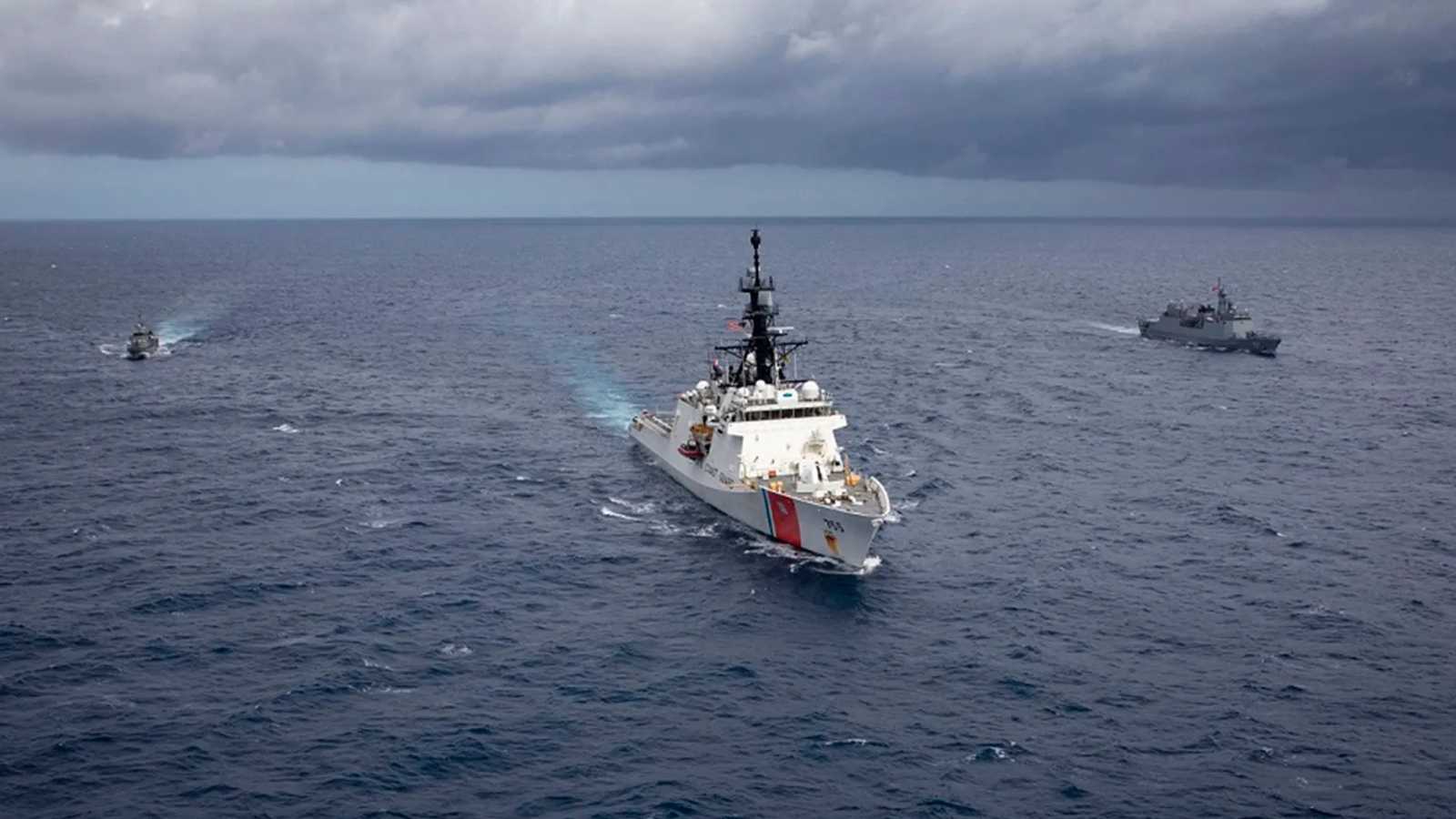 الفلبين تتهم الصين بصدم سفينة بالقرب من جزيرة متنازع عليها