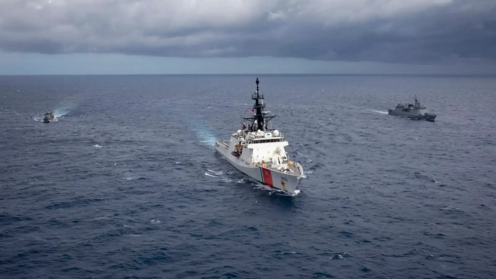 الفلبين تتهم الصين بصدم سفينة بالقرب من جزيرة متنازع عليها