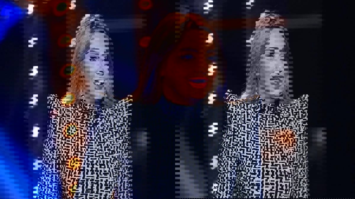 بعد نشرته معها.. مي حلمي تهاجم تامر شلتوت