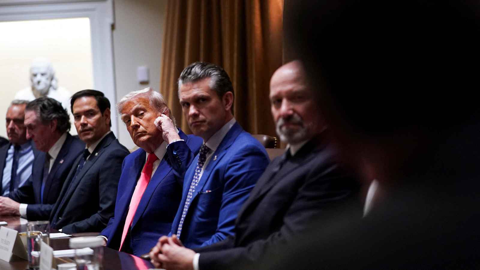 اجتماع "ساخن" وخلافات في البيت الأبيض.. إيران "تربك" إدارة ترامب