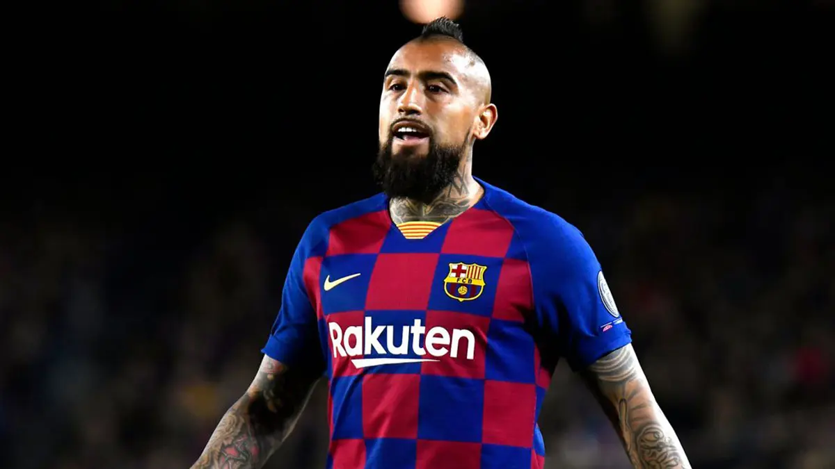 تقارير: إنتر ميلان يعتزم استئناف المفاوضات مع نادي برشلونة لضم أرتورو فيدال في الميركاتو الشتوي