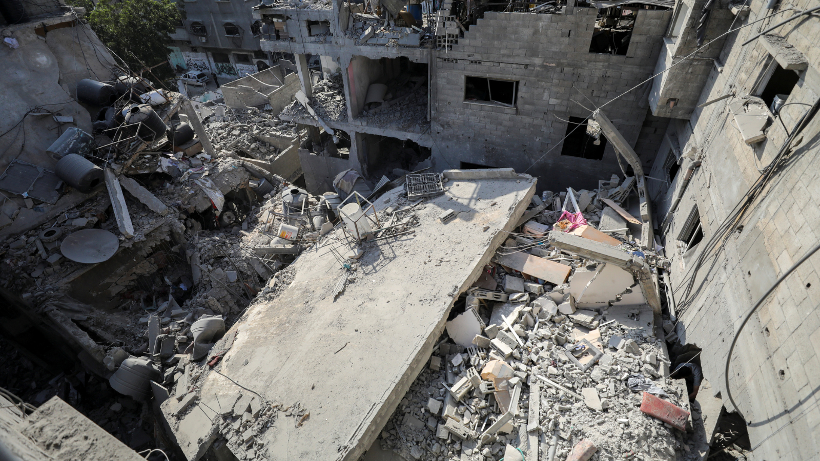 غزة.. 16 قتيلا في قصف إسرائيلي على مدرسة بمخيم النصيرات