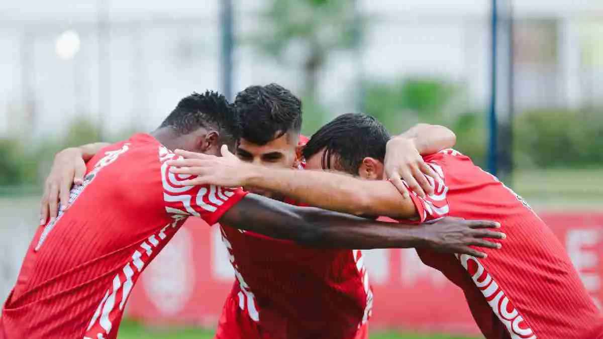 على طريقة رونالدو.. تفاعل هائل مع طيران نجم الأفريقي التونسي (صورة)