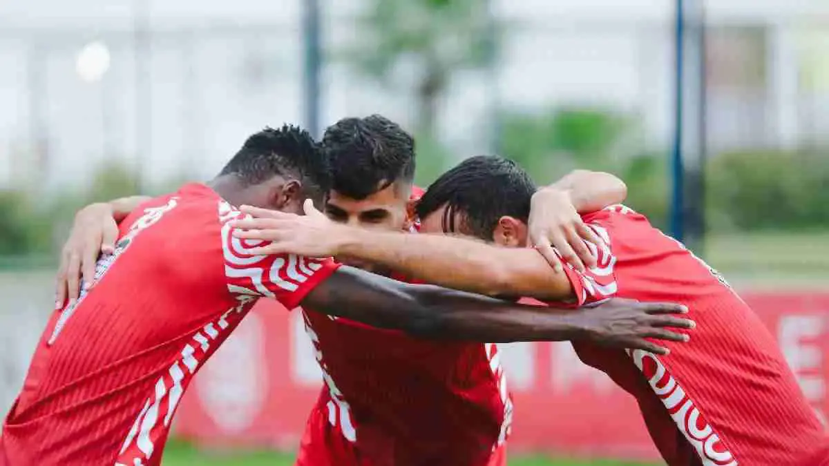 على طريقة رونالدو.. تفاعل هائل مع طيران نجم الأفريقي التونسي (صورة)