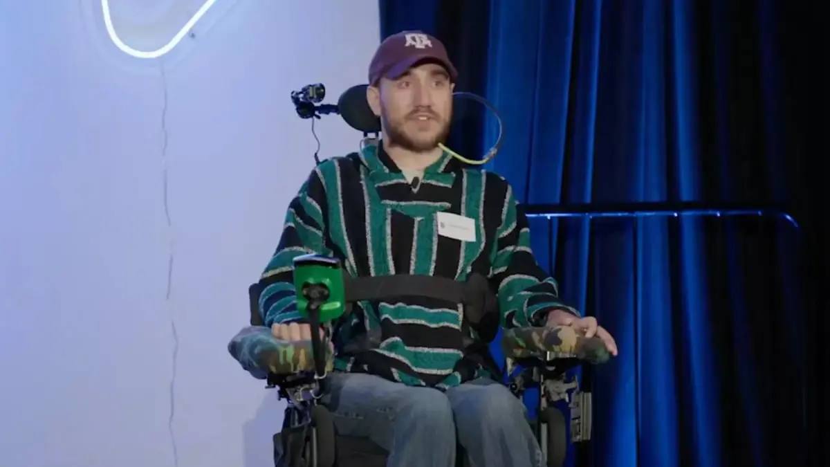 "نيورالينك" تعلن إصلاحها خللاً في شريحة الدماغ