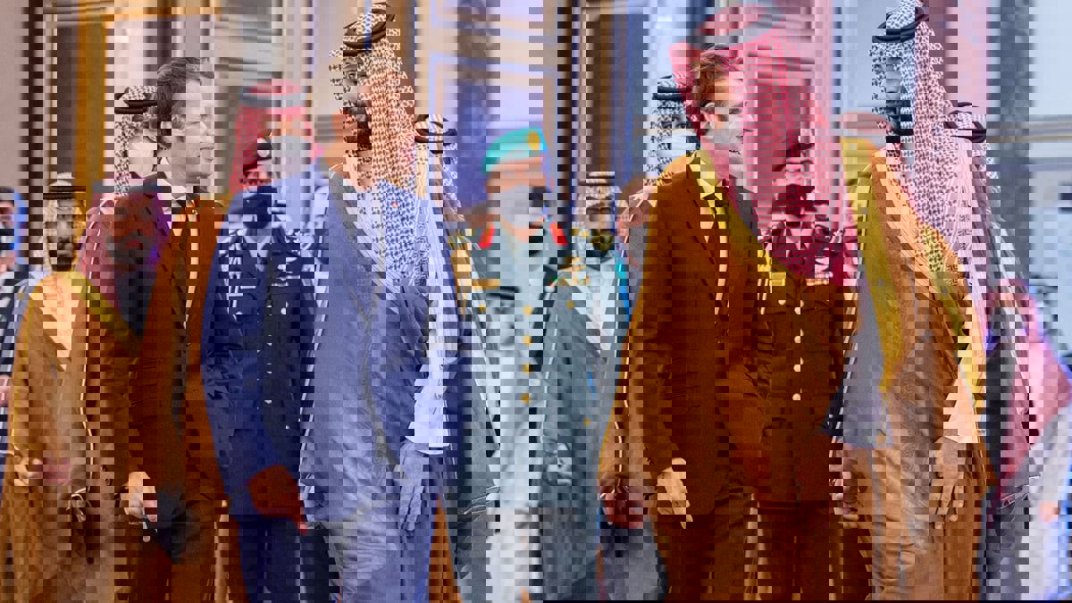 ماكرون يبحث مع محمد بن سلمان في جدة أزمة لبنان والنووي الإيراني