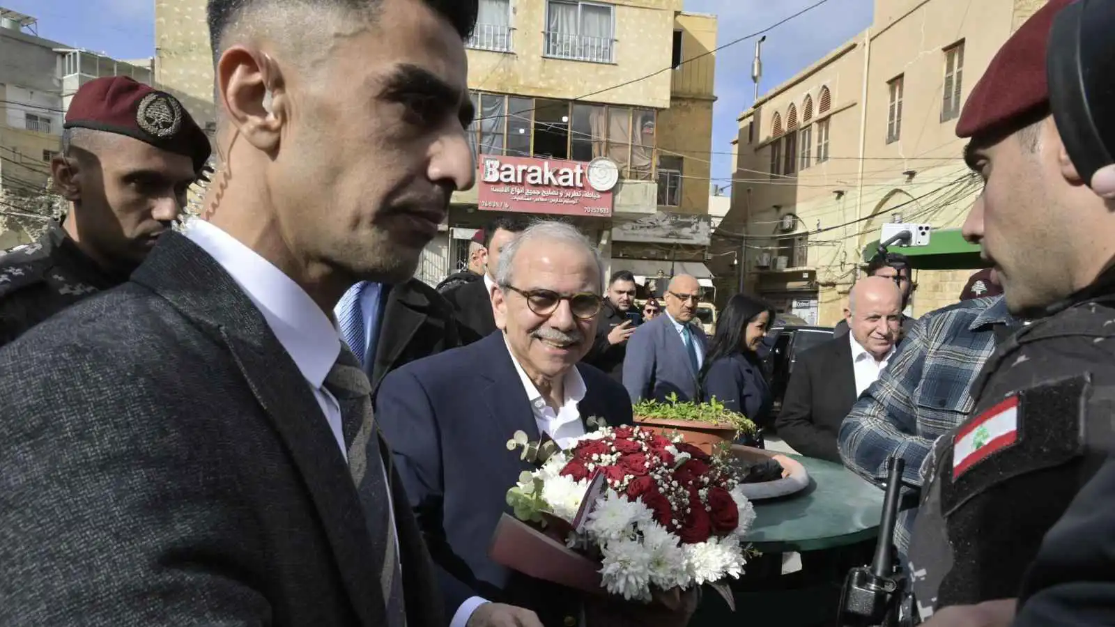 سلام يزور جنوب لبنان مندداً باعتداءات إسرائيل ومعلناً عن مشاريع إعمار