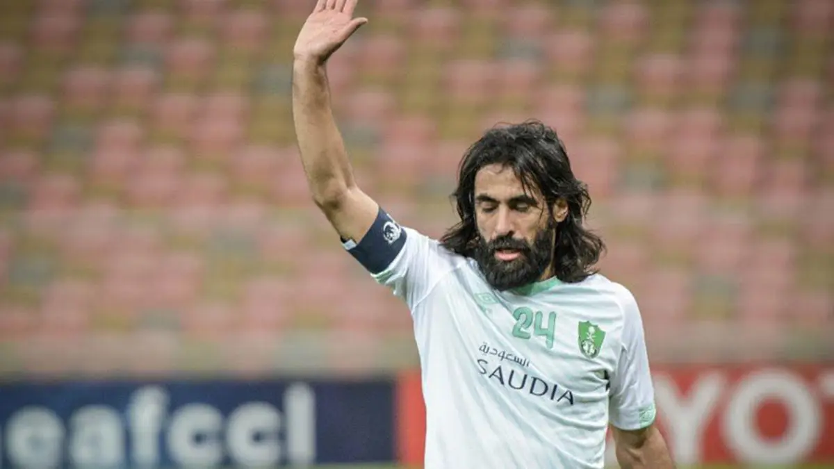 صحيفة: حسين عبدالغني قائد الأهلي السعودي يقرر اعتزال كرة القدم