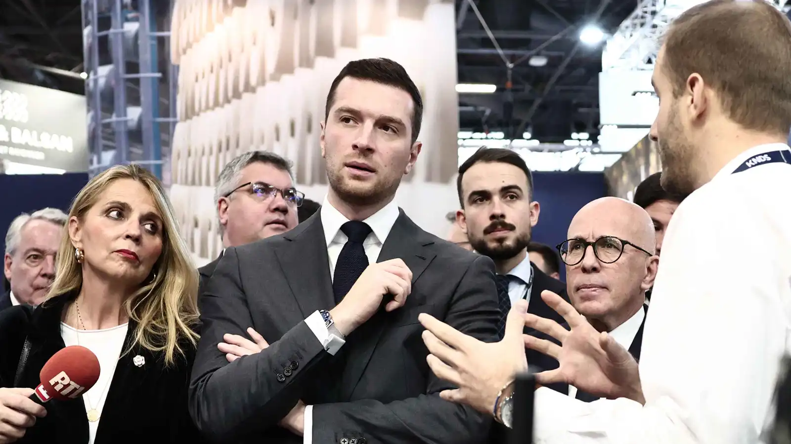 بدعم من اليمين المتطرف.. مقترح نيابي لإعادة فتح بيوت الدعارة في فرنسا