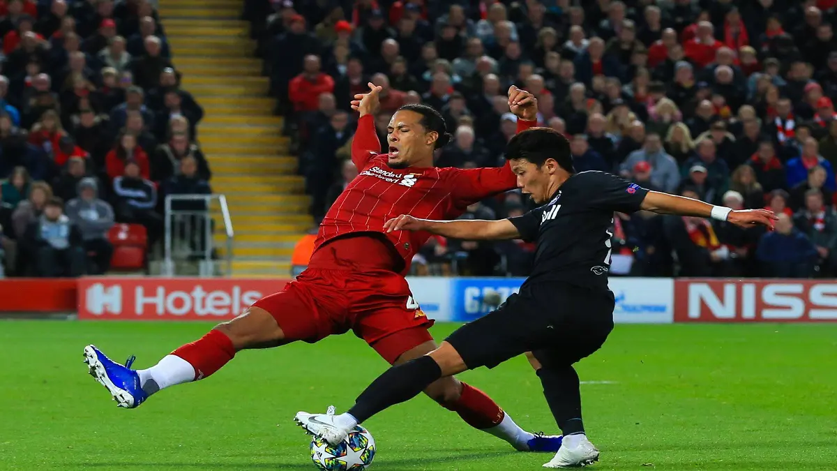 مراوغة مهينة لفان دايك في مباراة ليفربول ضد سالزبورغ تنتهي بهدف رائع (شاهد)‎