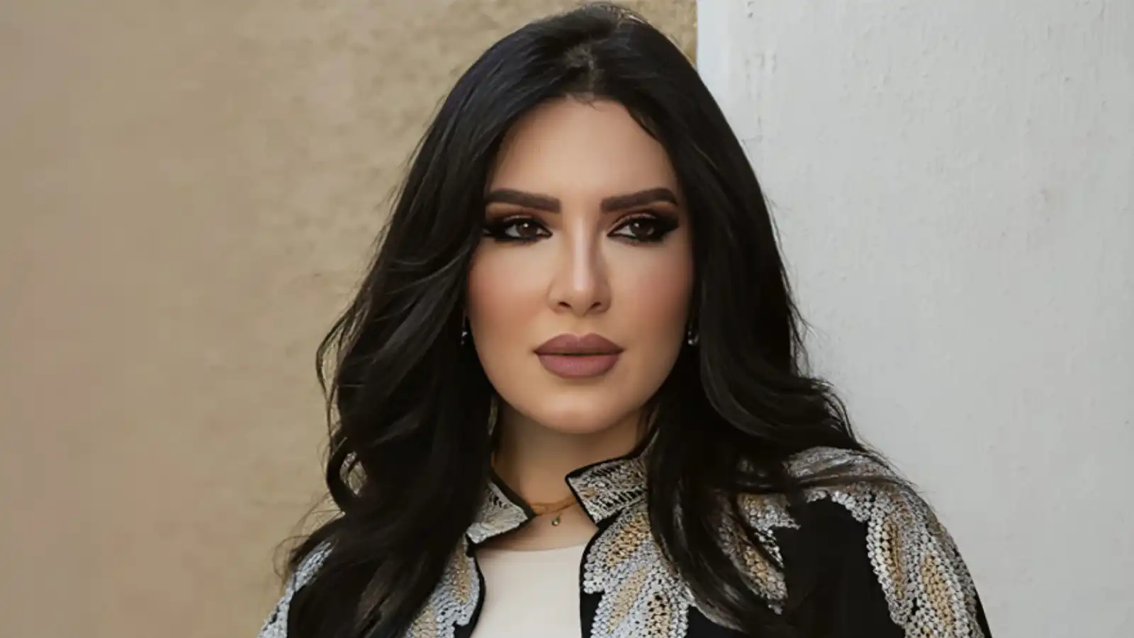 هبة الدري تكشف خفايا الانسحاب والخلافات حول مسلسل "أم 44"