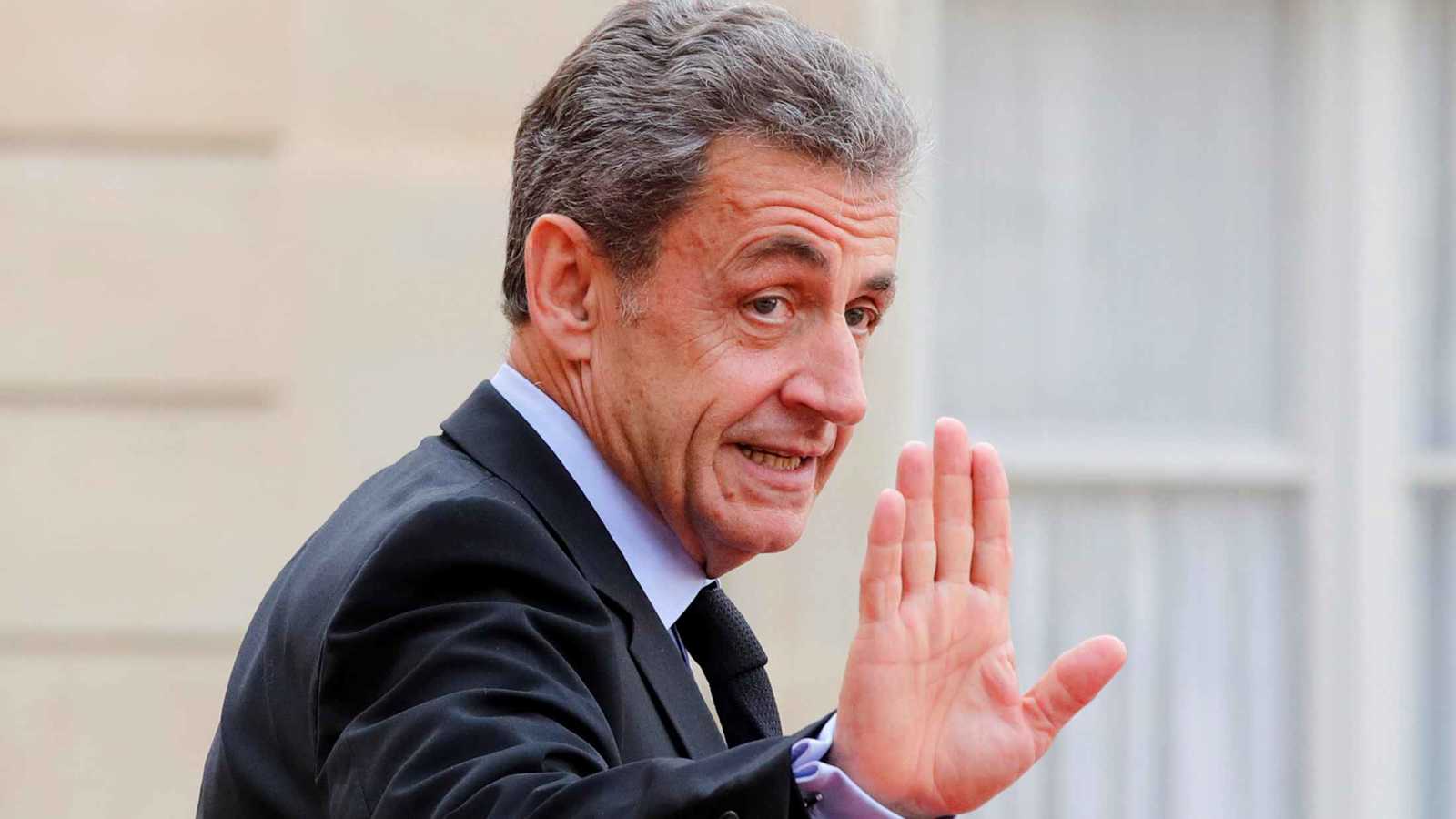 "انتقام المظلوم".. ما سر الرواية التي أخذها ساركوزي معه إلى السجن؟