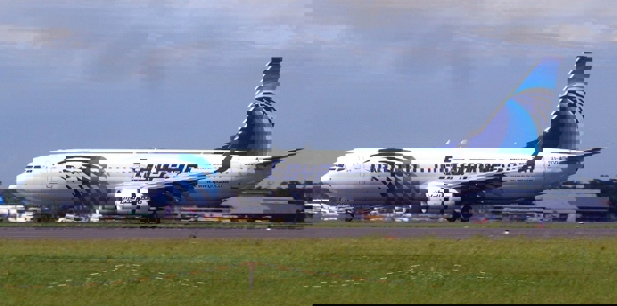 العثور على حطام طائرة مصر للطيران وسط حديث عن عمل "إرهابي"