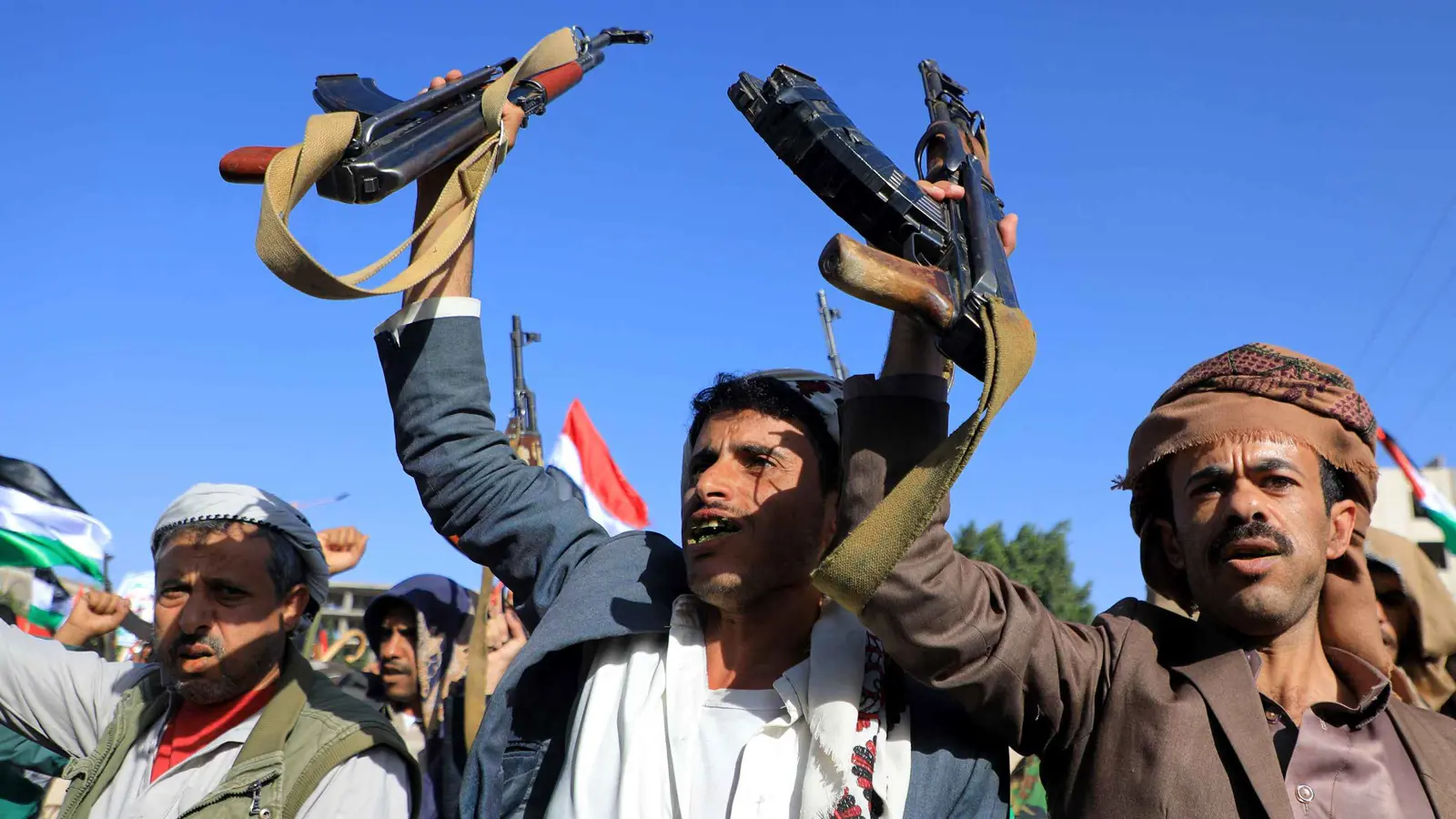 وفق 3 مسارات.. واشنطن تستهدف بنية الحوثيين القيادية