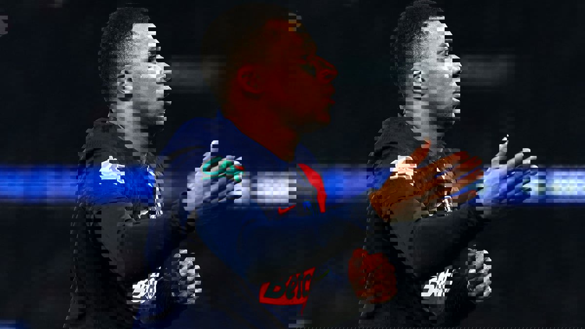 صدمة للمشجعين.. الاسم الحقيقي لكيليان مبابي (صورة)