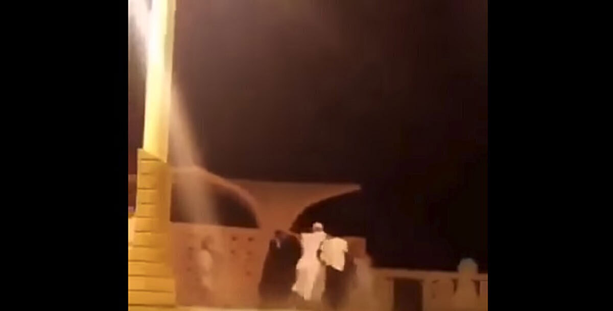 بالفيديو.. مشاجرة حامية بين رجال ونساء في السعودية