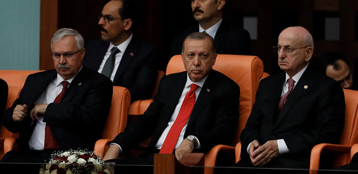 أردوغان يُحكم قبضته على السلطة بهيكلة مؤسسات الدولة