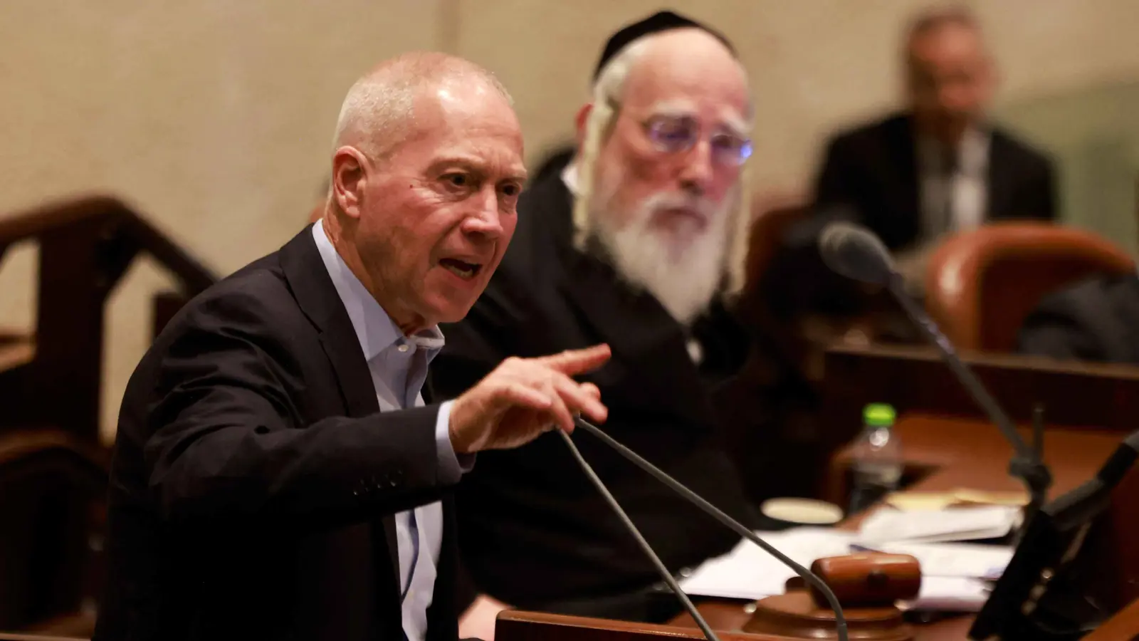 غالانت وأوستن يناقشان "آخر التطورات" بعد ضربة إيران