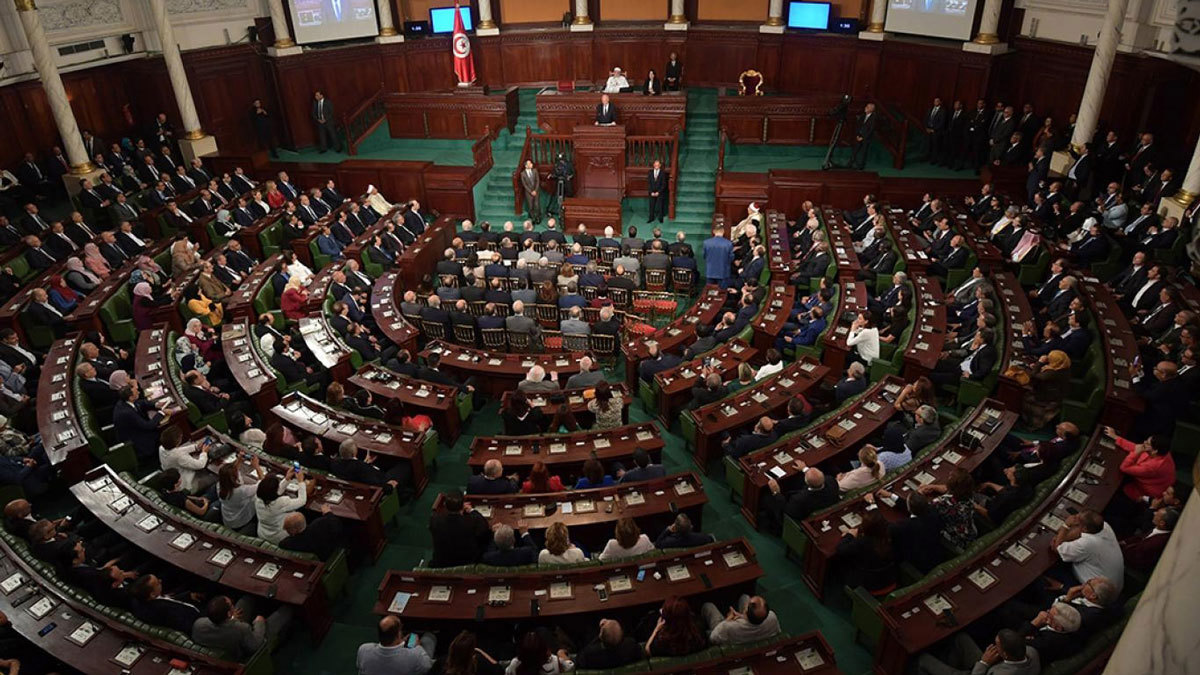 توتر في البرلمان التونسي واعتصام أمام مكتب الغنوشي (فيديو)