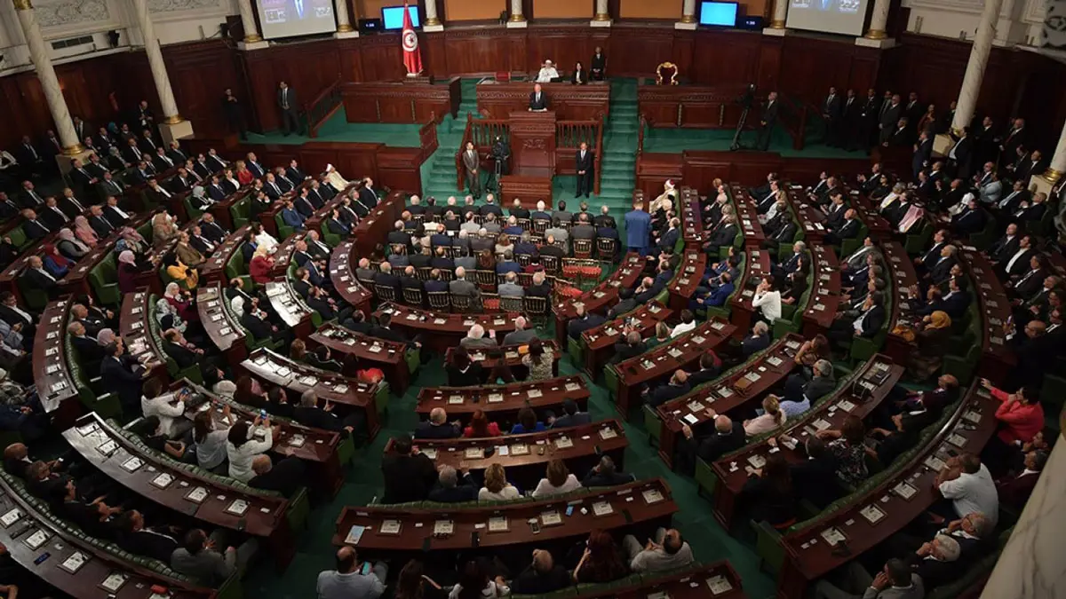 توتر في البرلمان التونسي واعتصام أمام مكتب الغنوشي (فيديو)