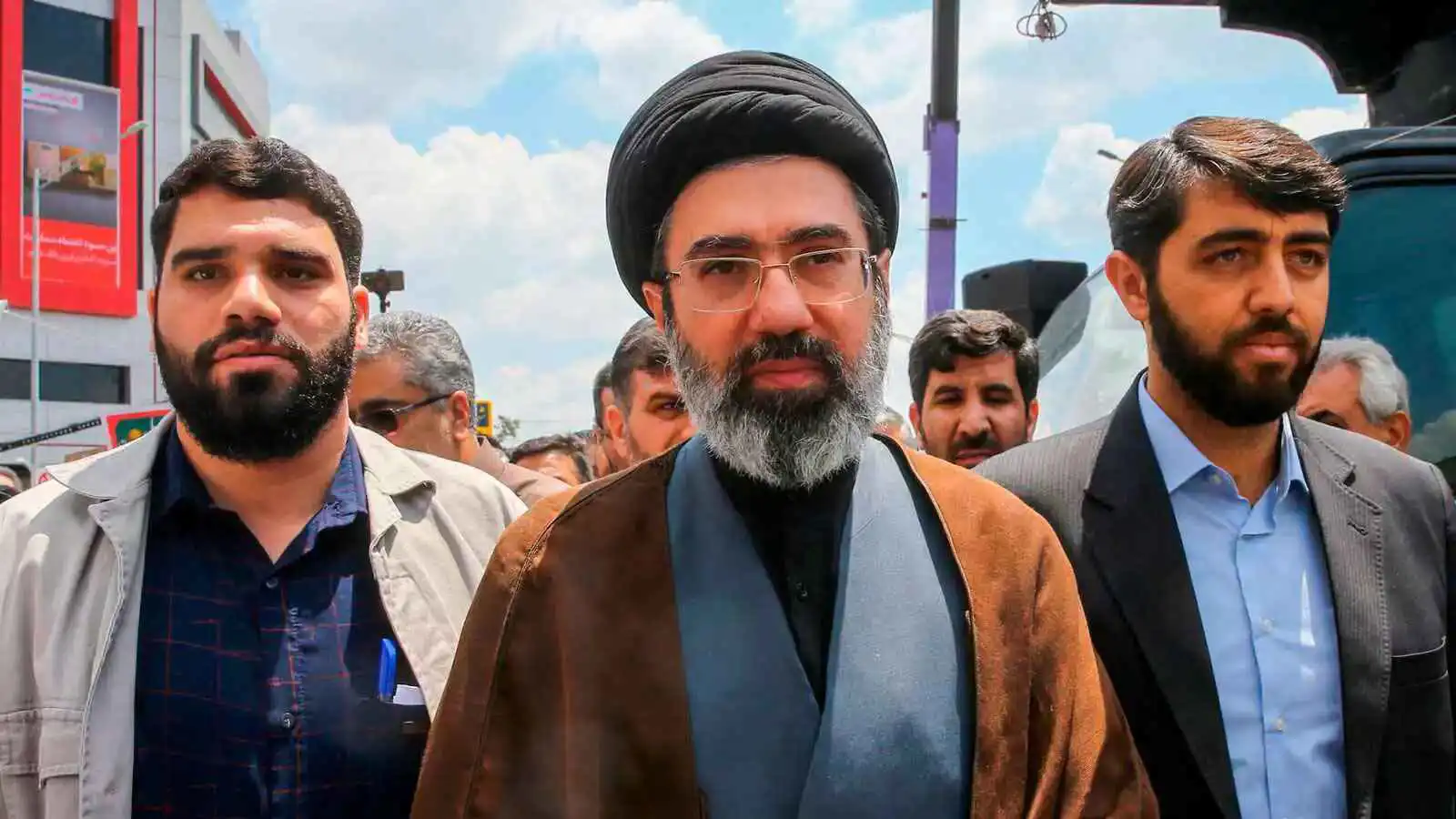 مجتبى خامنئي يوجه رسالة بمناسبة عيد النيروز