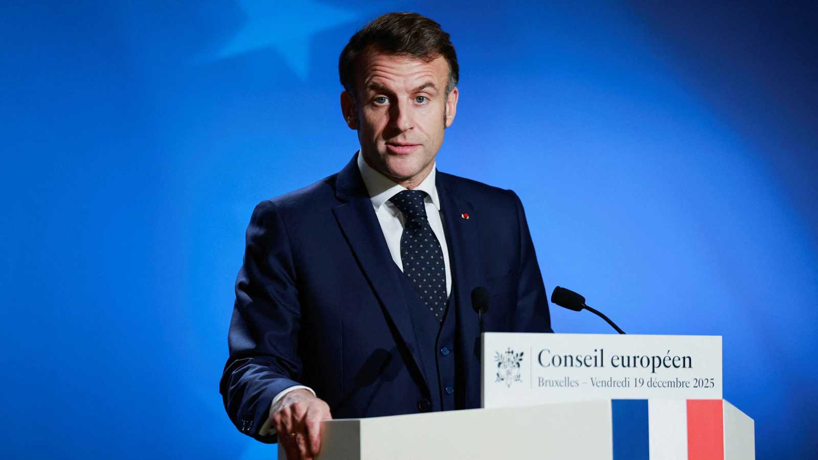 فرنسا تعود إلى المشهد الليبي.. وساطة تبحث عن موطئ قدم اقتصادي وسياسي