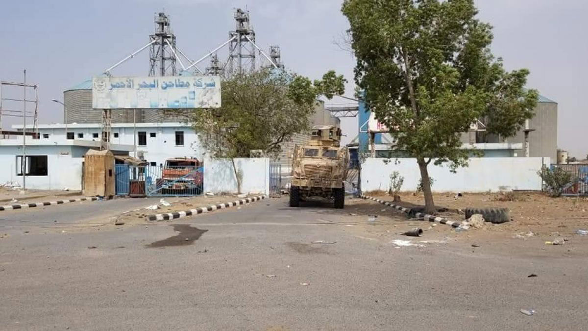 الحكومة اليمنية تطالب المبعوث الأممي بـ"موقف واضح" تجاه ممارسات الحوثي بالحديدة