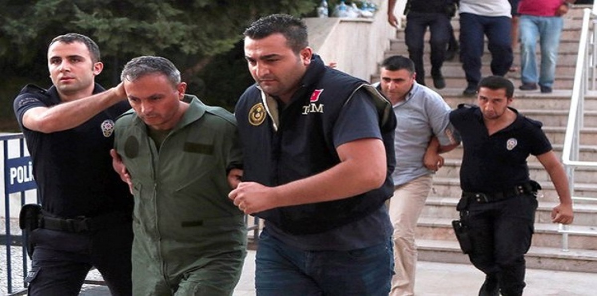 المخابرات التركية راقبت حتى ألوان ملابس أنصار غولن لكنها لم تكتشف الانقلاب