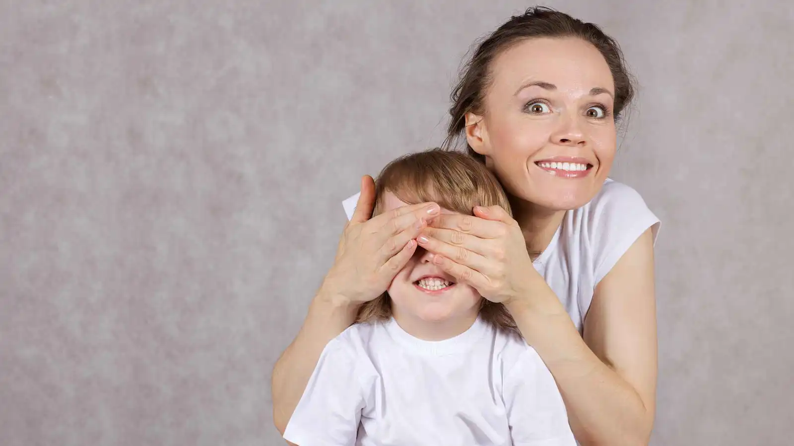 لغة حبّ أم "شيء آخر".. لماذا ينادي بعض الأطفال أمّهاتهم بأسمائهن؟