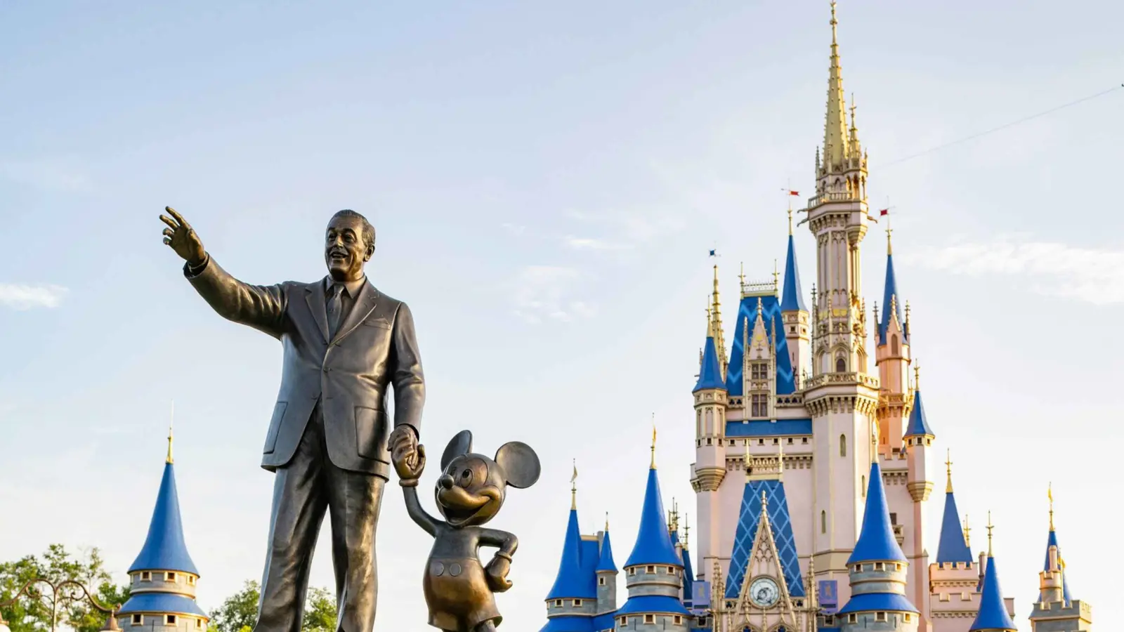 رغم الأرباح القياسية.. ديزني تُسرّح مئات الموظفين