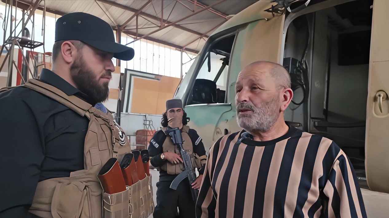 "غربان الموت".. من هو راجح ونوس قائد "طلعات البراميل" بسوريا؟