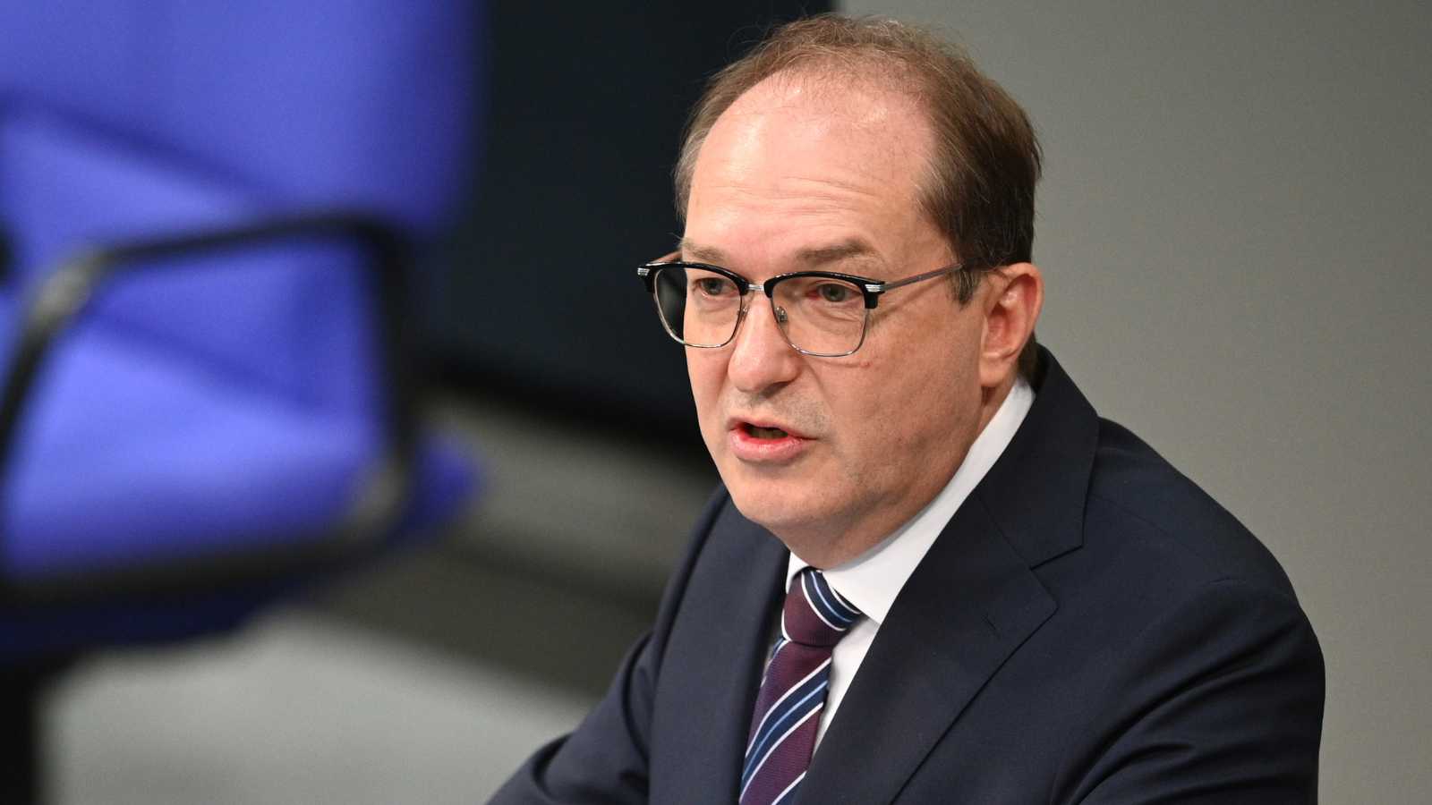 اتفاق الترحيل بين ألمانيا وطالبان.. خطوة إلى الأمام أم مخاطرة سياسية؟