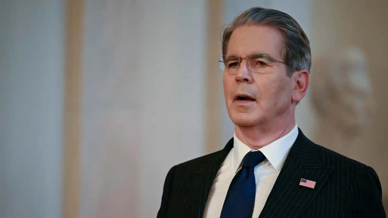 وزير الخزانة الأمريكي: لا نستهدف البنية التحتية للطاقة في إيران