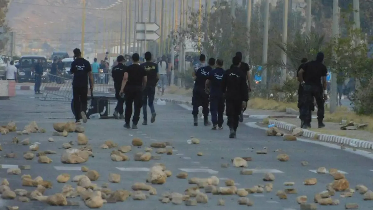 بعد تصاعد احتجاجات تطاوين.. من وراء تفجير الوضع على الحدود التونسية الليبية؟