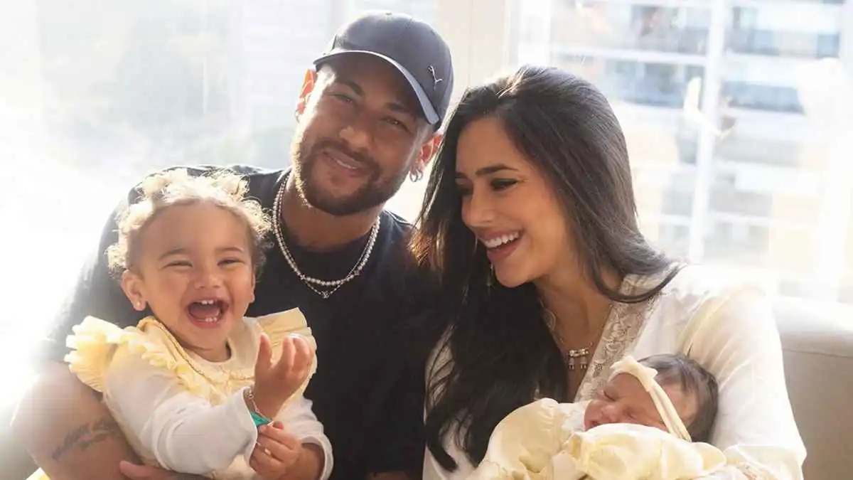 ماذا تريد من رجل متزوج.. مكالمة الثانية صباحا تفجر أزمة بين نيمار وصديقته