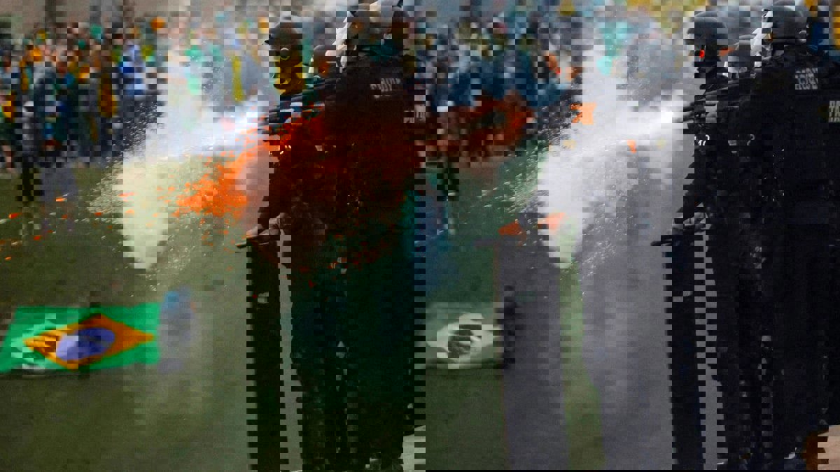  البرازيل.. إعفاء حاكم العاصمة والبحث عن قادة أعمال الشغب في برازيليا