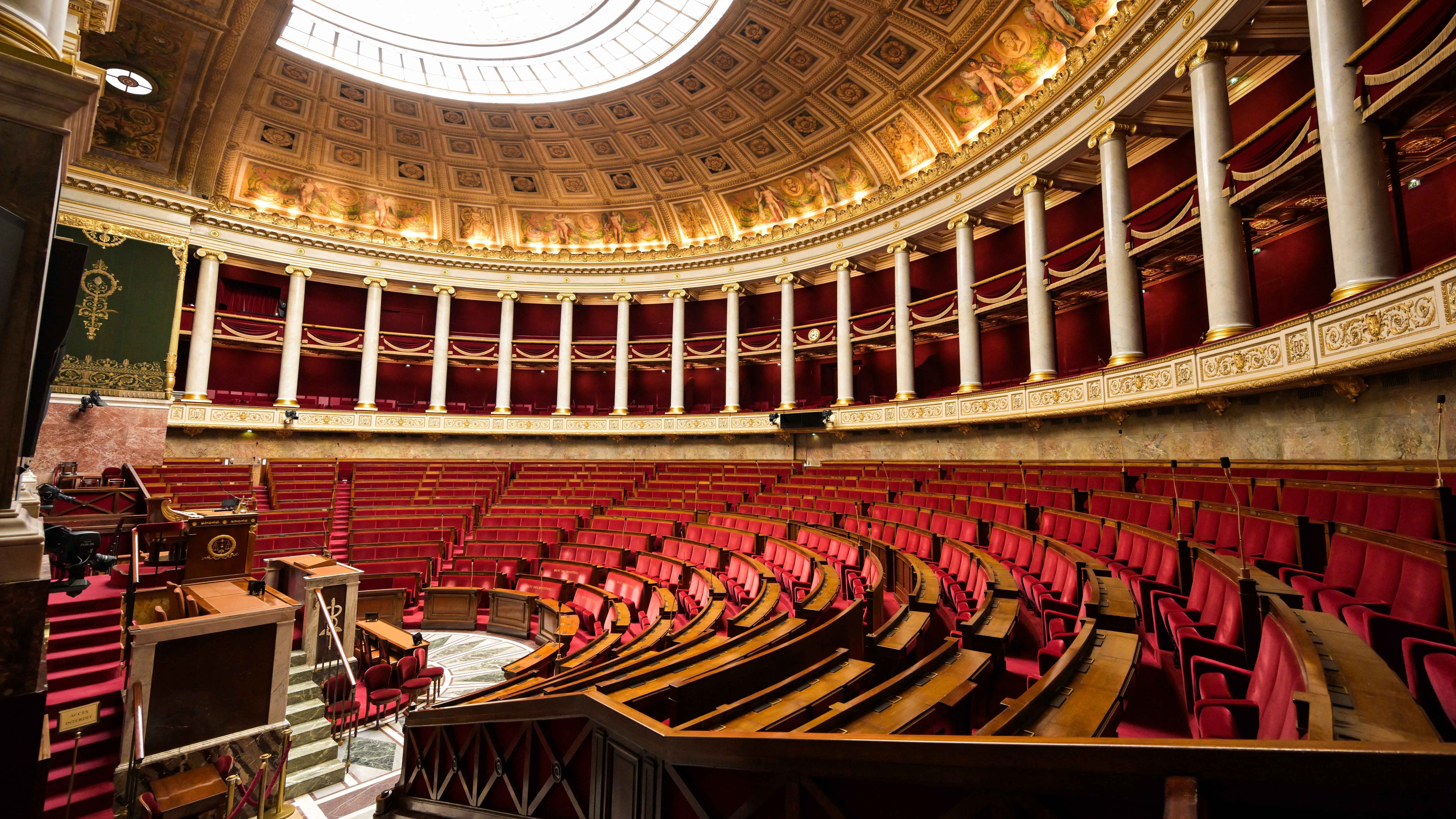 فرنسا تدخل مرحلة "مفاوضات صعبة" بعد انتخاب البرلمان الجديد