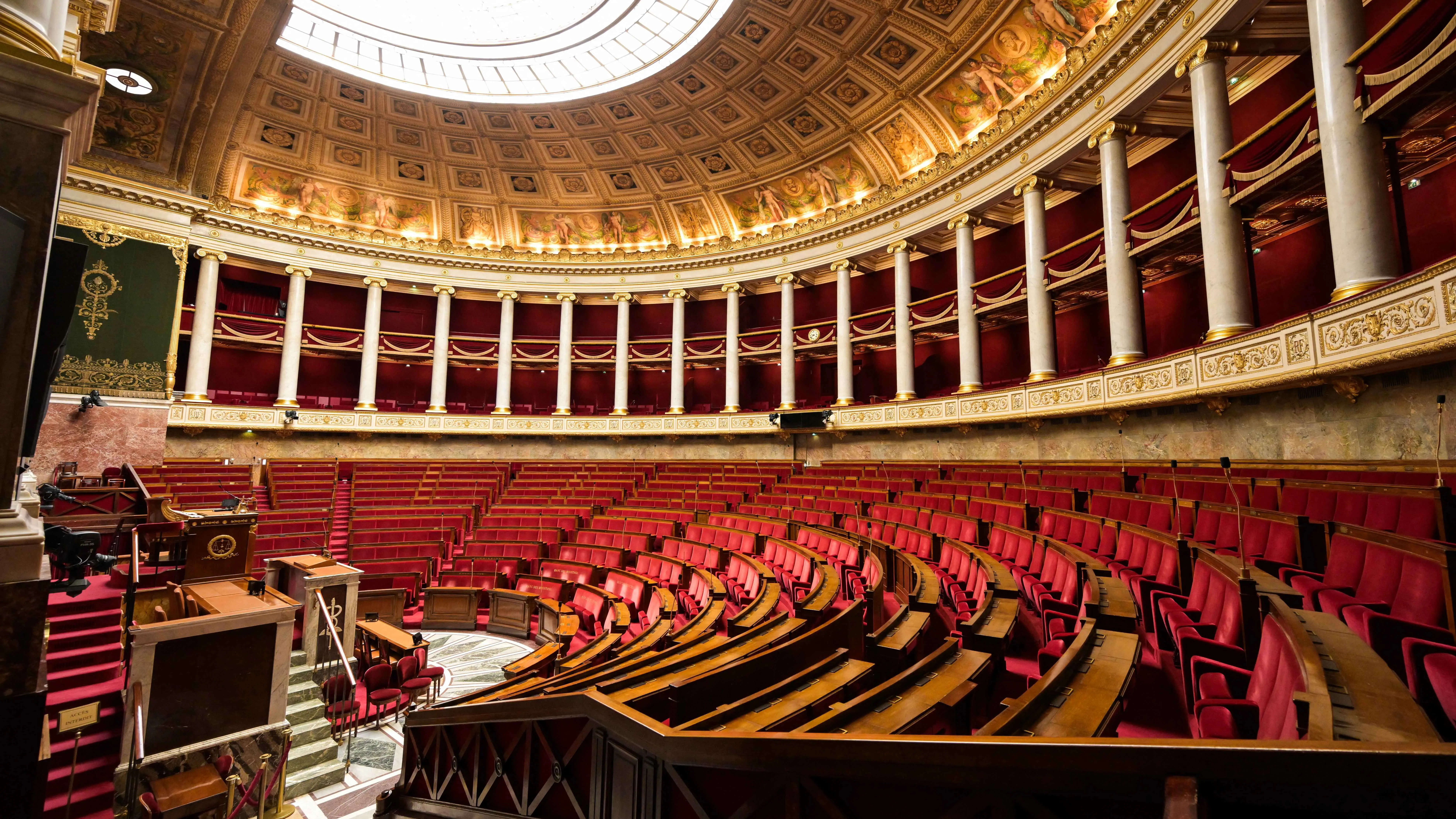 فرنسا تدخل مرحلة "مفاوضات صعبة" بعد انتخاب البرلمان الجديد