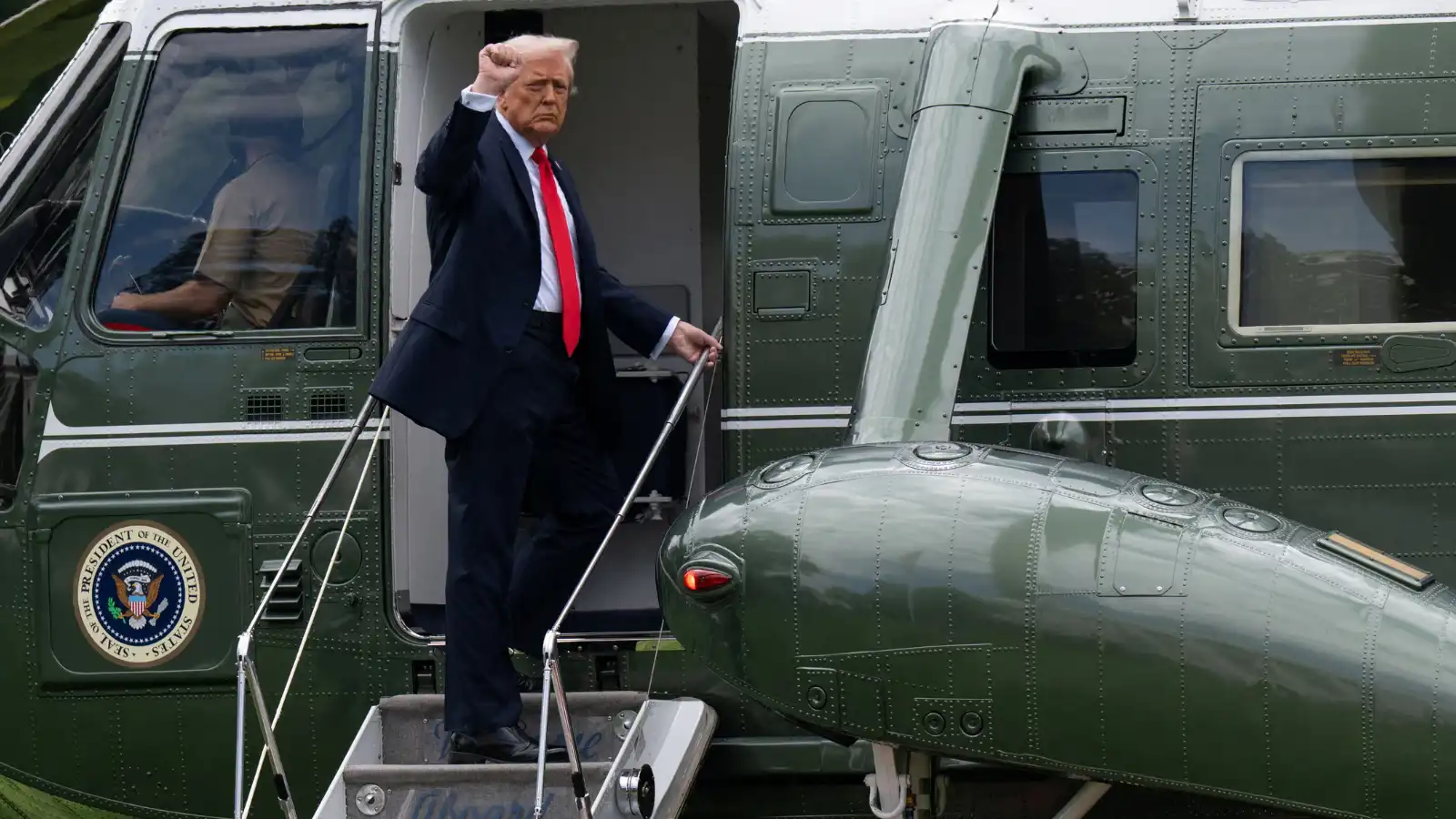 الديون تعرقل قرار ترامب.. واشنطن تعيد "جدولة" الضربة المحتملة ضد إيران