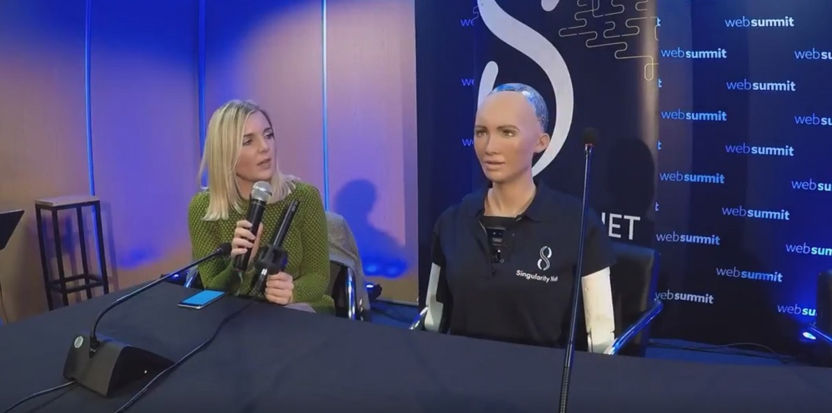 "صوفيا" في مقابلة جديدة.. هذا ما قالته عن منحها الجنسية السعودية (فيديو)