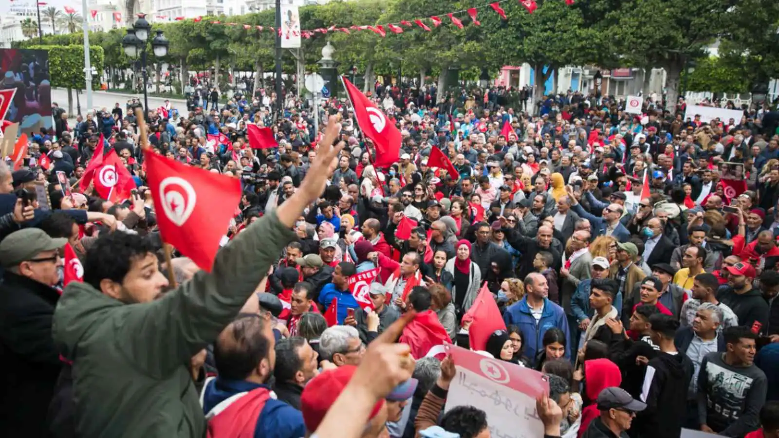 بعد مهاجمة أحد مقارّه.. اتحاد الشغل التونسي يدعو أنصاره لتحرك فوري