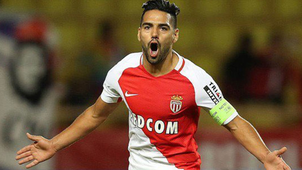 حقيقة عرض نادي الهلال السعودي ضم فالكاو ورحيل غوميز