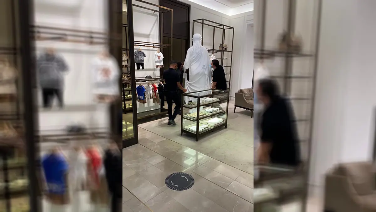 جدل في الكويت إثر إزالة مجسمات من محل تجاري بحجة مخالفتها الشريعة (صور)