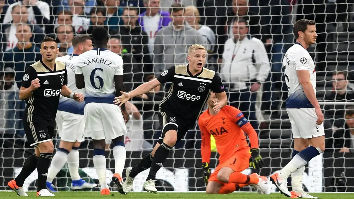 أخبار برشلونة وليفربول وأياكس أمستردام والدوريات الخمس الكبرى