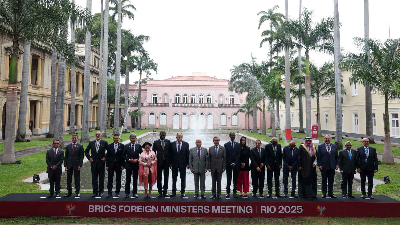 وزراء خارجية بريكس يحذرون من "تجزئة الاقتصاد العالمي"