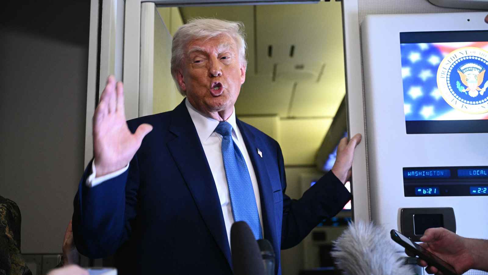 ترامب يعبر عن "استيائه العميق" من بوتين ويتوعده بالعقوبات