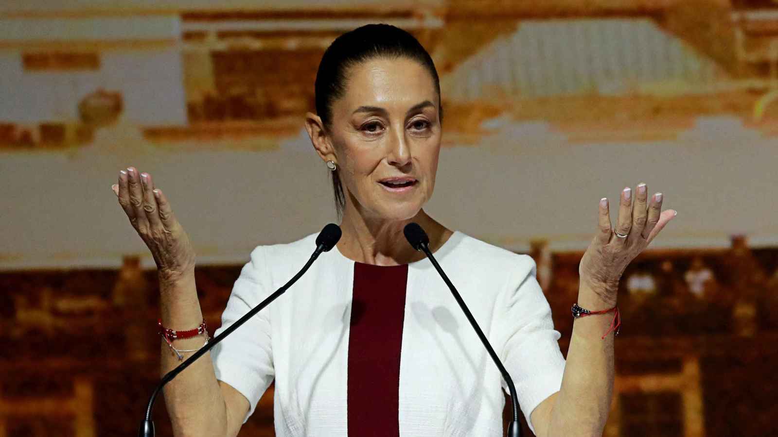 رئيسة المكسيك: واثقة من إبرام اتفاقات تجارية مواتية مع واشنطن