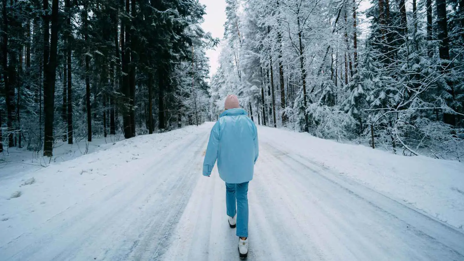 المشي في الشتاء يُعزز الصحة البدنية والعقلية