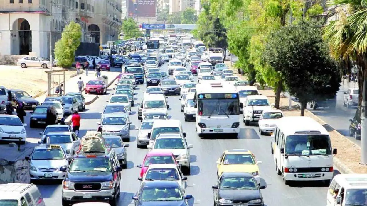 عينٌ لا تنام.. الذكاء الاصطناعي يلاحق "الهواتف" في شوارع الأردن (فيديو)